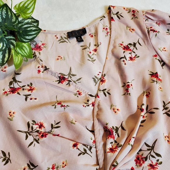 Ditsy Floral Blouse twisted front v-neck - Picture 3 of 6